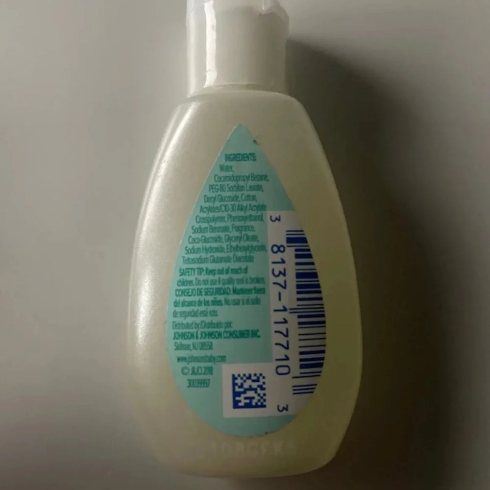 Johnson's Cottontouch Newborn Wash & Shampoo 25ml Trial/ Travel Size A 6 Count.